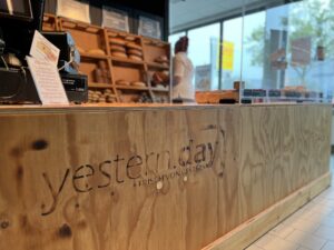 yesternday Logo Theke
